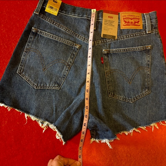 Levi’s high waisted cut-off denim mom short NWT - Picture 11 of 11